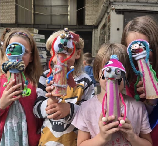 Vacances pour tous : Ateliers d'upcycling artistiques avec la création de marionnettes en bobines-chaussettes